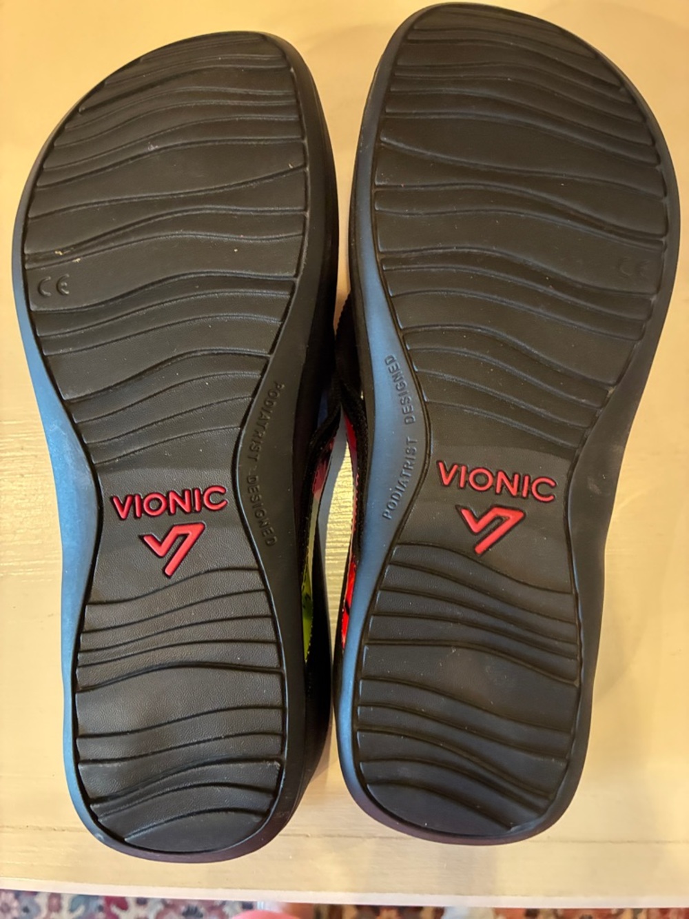 Vionic wedges - Picture 3 of 3